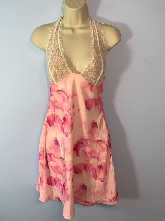 White Fox Boutique Dresses & Skirts - White Fox pink meadow Pink Floral babydoll halter mini dress white Lace bust M